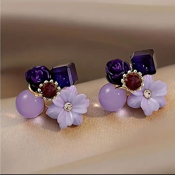 Purple Flower Cluster Earrings - Picture 1 of 3